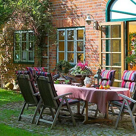 Romantik Friederikenhof Restaurant & لوبيك