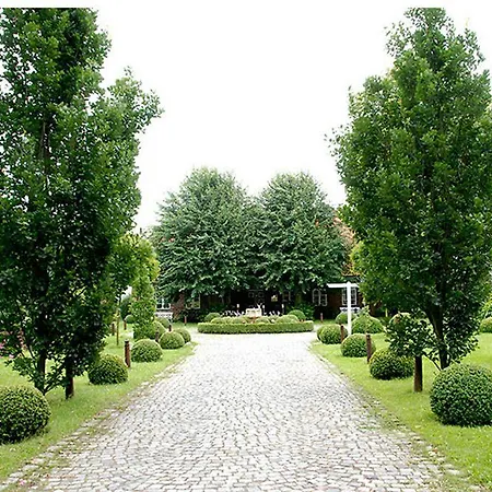 Romantik Friederikenhof Restaurant & لوبيك